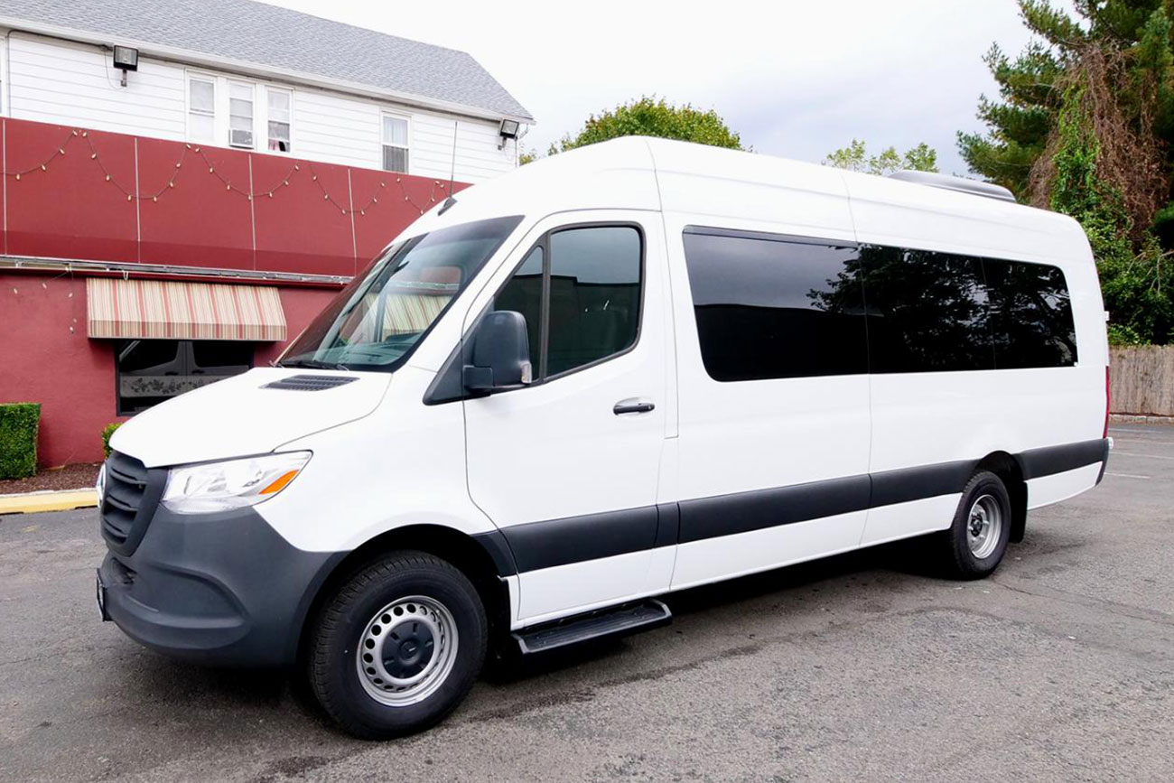 HQ – Coachliner Edition / 14 Passengers Shuttle Bus - SOLD