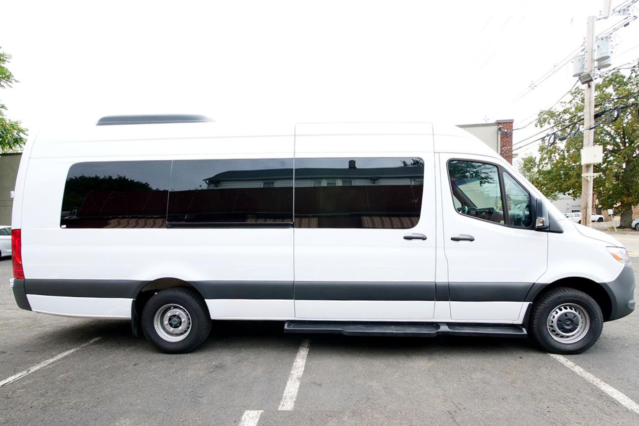HQ – Coachliner Edition / 14 Passengers Shuttle Bus - SOLD