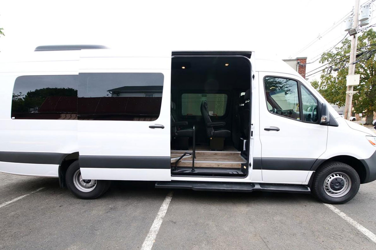 HQ – Coachliner Edition / 14 Passengers Shuttle Bus - SOLD
