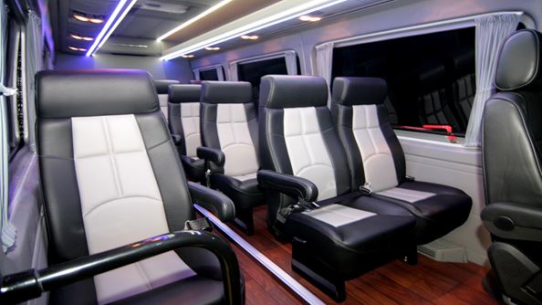 Plug Door Shuttle - 17 Passenger - Design 4